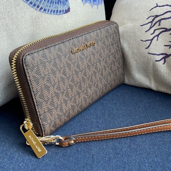 Michael Kors Jet Set Travel Lg Flat Multifunctional Phone Case-Wristlet-Wallet - Picture 9 of 16